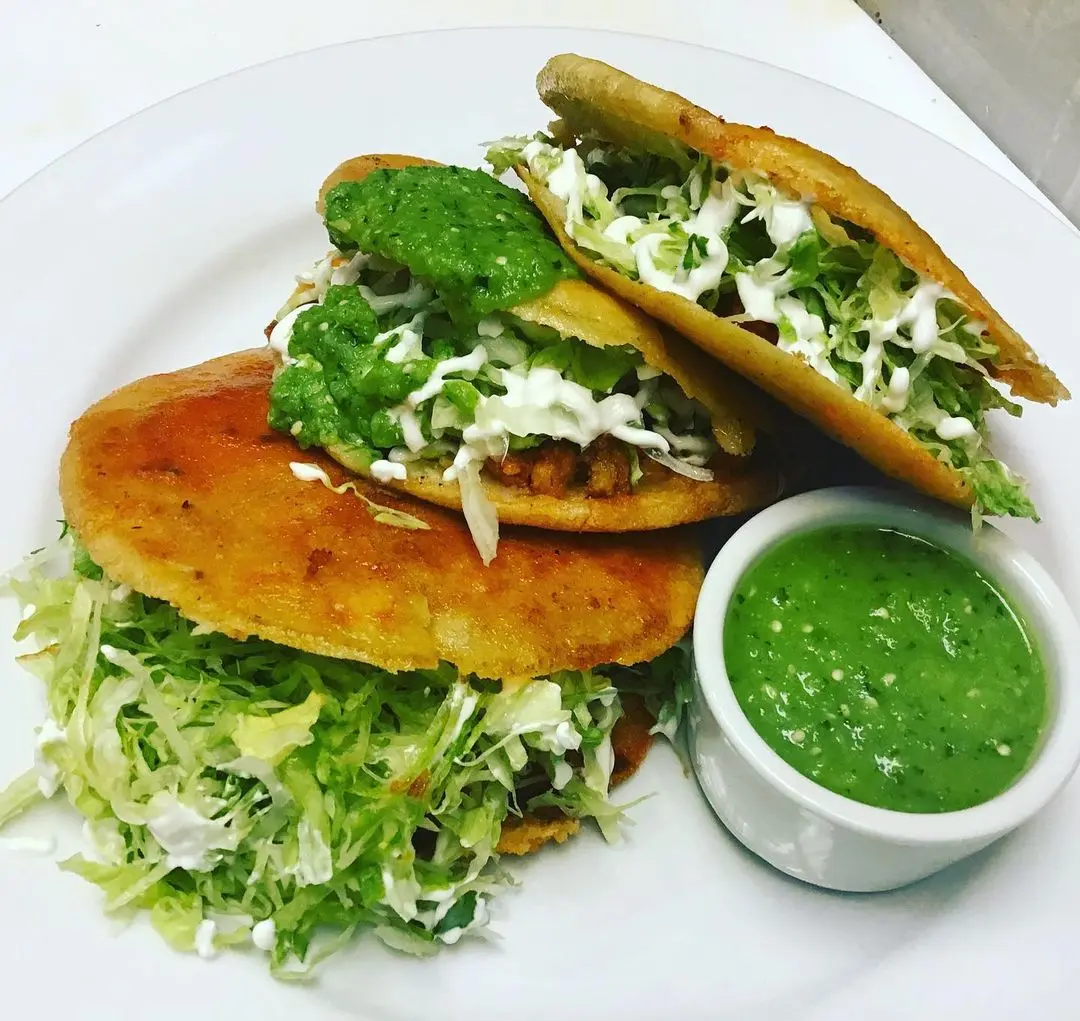 Gorditas with salsa verde
